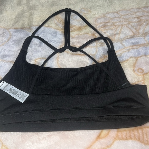 Nike sports top - Picture 3 of 5